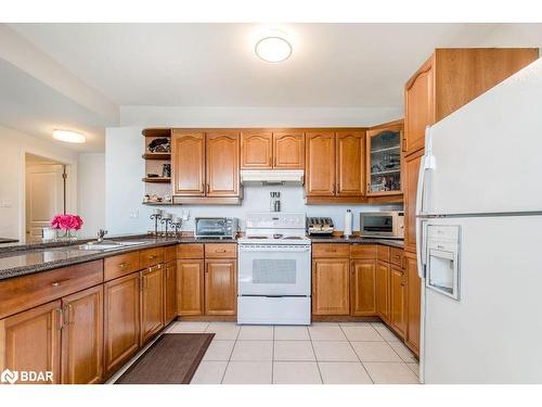 665 Lakelands Avenue, Innisfil, ON - Indoor Photo Showing Kitchen