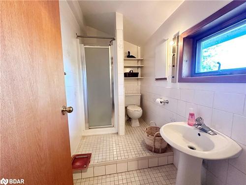 553 Simcoe Street, Collingwood, ON - Indoor Photo Showing Bathroom