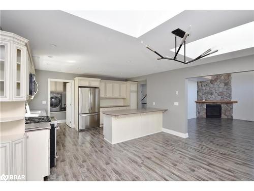 44 23Rd Street N, Wasaga Beach, ON - Indoor Photo Showing Kitchen