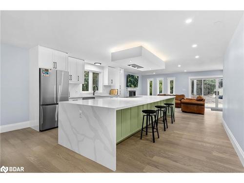 30 Golf Course Road, Bracebridge, ON - Indoor Photo Showing Kitchen With Upgraded Kitchen