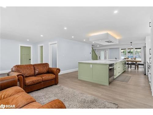 30 Golf Course Road, Bracebridge, ON - Indoor Photo Showing Living Room