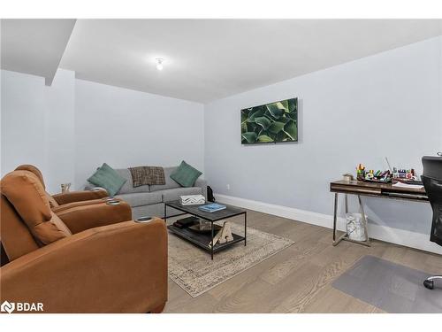 30 Golf Course Road, Bracebridge, ON - Indoor Photo Showing Living Room