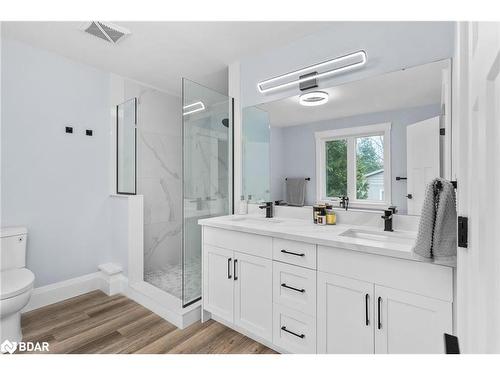 30 Golf Course Road, Bracebridge, ON - Indoor Photo Showing Bathroom