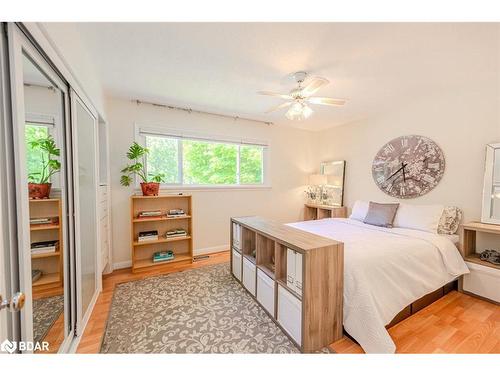 131 Rodney Street, Barrie, ON - Indoor Photo Showing Bedroom