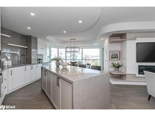 509-2 Toronto Street, Barrie, ON - Indoor Photo Showing Kitchen With Upgraded Kitchen