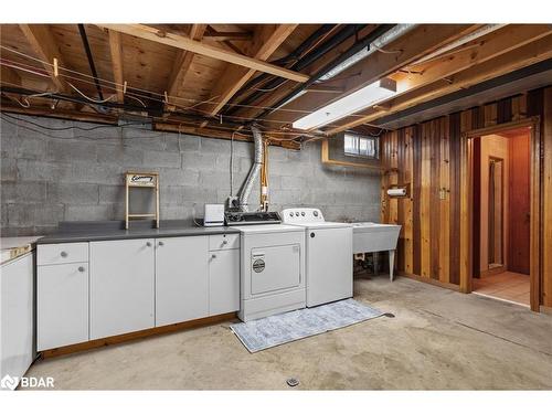 26 Vincent Cir, Tiny, ON - Indoor Photo Showing Laundry Room