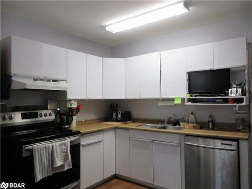 276 Maple Street, Cambridge, ON - Indoor Photo Showing Kitchen With Double Sink