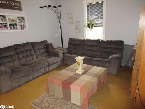 276 Maple Street, Cambridge, ON - Indoor Photo Showing Living Room