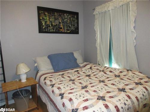 276 Maple Street, Cambridge, ON - Indoor Photo Showing Bedroom
