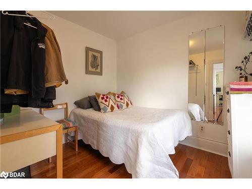 141 Sixth Street, Collingwood, ON - Indoor Photo Showing Bedroom