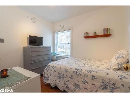 141 Sixth Street, Collingwood, ON - Indoor Photo Showing Bedroom