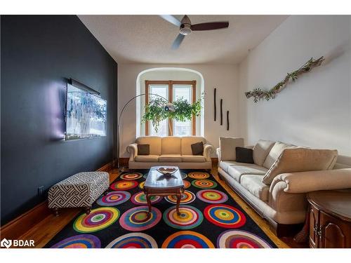 141 Sixth Street, Collingwood, ON - Indoor Photo Showing Living Room