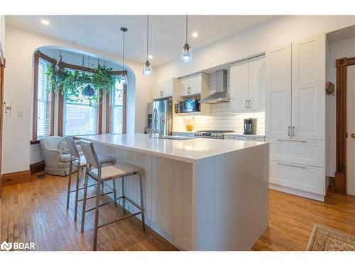 141 Sixth Street, Collingwood, ON - Indoor Photo Showing Kitchen With Upgraded Kitchen