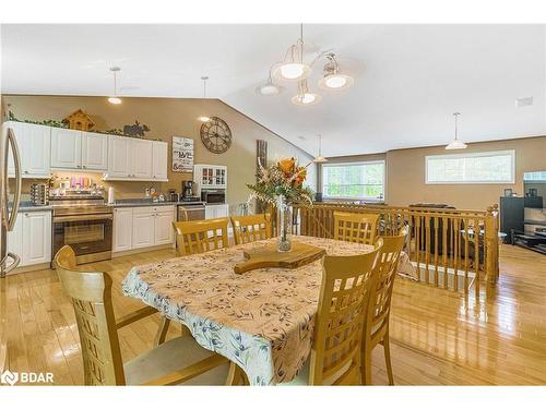 87 Farlain Lake Road E, Tiny, ON - Indoor Photo Showing Dining Room