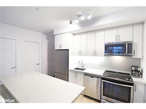 D112-333 Sea Ray Avenue, Innisfil, ON - Indoor Photo Showing Kitchen