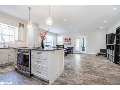 585 Fuller Avenue, Midland, ON - Indoor Photo Showing Kitchen With Upgraded Kitchen