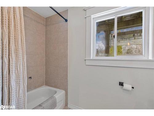 984 Little Cedar Avenue, Innisfil, ON - Indoor Photo Showing Bathroom