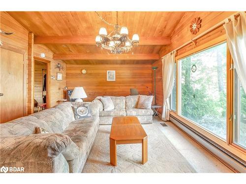 1070 Chaikof Road, Bracebridge, ON - Indoor Photo Showing Living Room