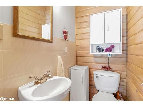 1070 Chaikof Road, Bracebridge, ON - Indoor Photo Showing Bathroom