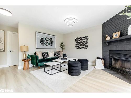 987 Garden Avenue, Innisfil, ON - Indoor Photo Showing Living Room With Fireplace