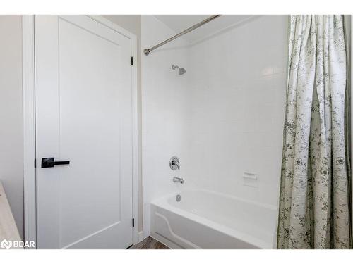 987 Garden Avenue, Innisfil, ON - Indoor Photo Showing Bathroom