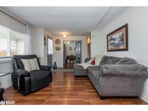 3 Weeping Willow Drive, Innisfil, ON - Indoor Photo Showing Living Room