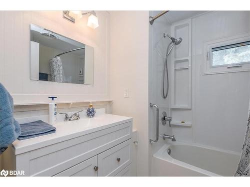 3 Weeping Willow Drive, Innisfil, ON - Indoor Photo Showing Bathroom