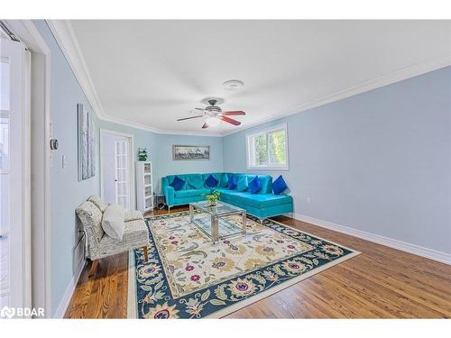 2275 Jack Crescent, Innisfil, ON - Indoor Photo Showing Living Room