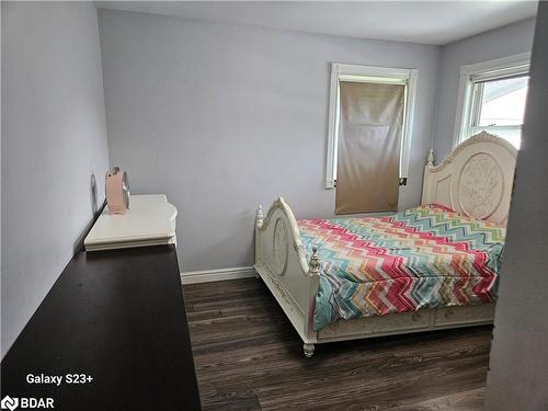 18 Willowdale Street, Brantford, ON - Indoor Photo Showing Bedroom