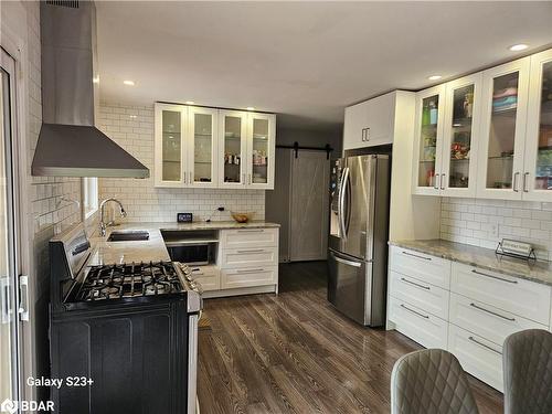 18 Willowdale Street, Brantford, ON - Indoor Photo Showing Kitchen With Upgraded Kitchen