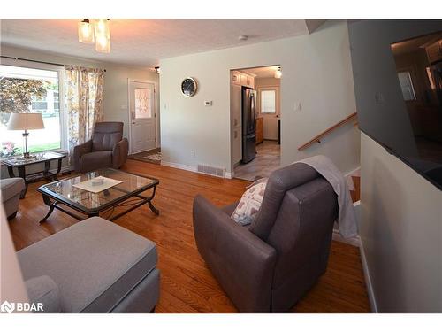 14 Marshall Park Drive, North Bay, ON - Indoor Photo Showing Living Room