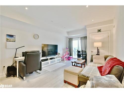 608-299 Cundles Road East Road, Barrie, ON - Indoor Photo Showing Living Room