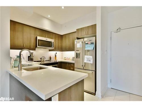 608-299 Cundles Road East Road, Barrie, ON - Indoor Photo Showing Kitchen