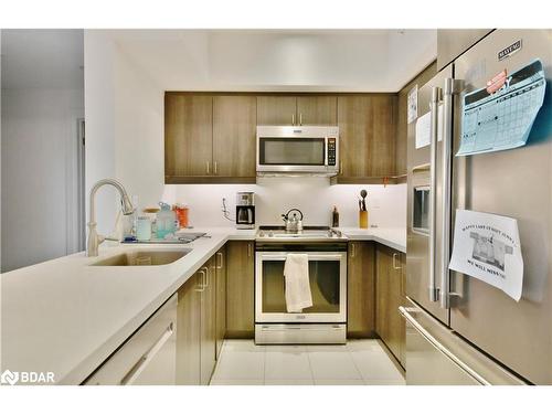 608-299 Cundles Road East Road, Barrie, ON - Indoor Photo Showing Kitchen With Upgraded Kitchen