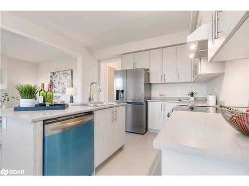 20 Aviron Crescent, Welland, ON - Indoor Photo Showing Kitchen With Stainless Steel Kitchen
