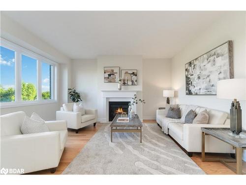 20 Aviron Crescent, Welland, ON - Indoor Photo Showing Living Room With Fireplace