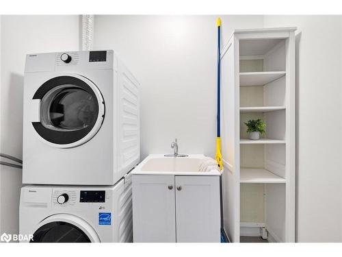 911-185 Dunlop Street Street E, Barrie, ON - Indoor Photo Showing Laundry Room