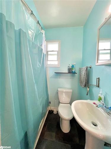 229 Tragina Avenue N, Hamilton, ON - Indoor Photo Showing Bathroom