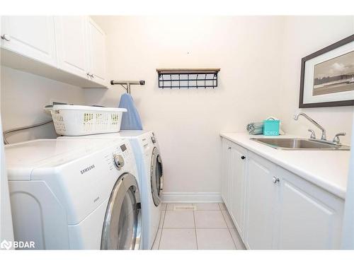 9 Philson Court, Innisfil, ON - Indoor Photo Showing Laundry Room