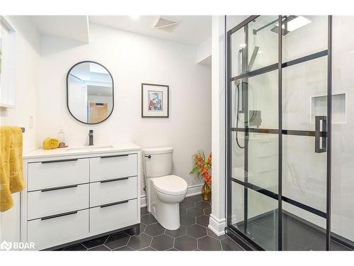 9 Philson Court, Innisfil, ON - Indoor Photo Showing Bathroom