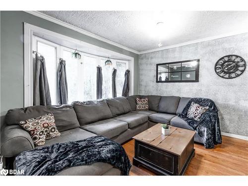 235 Scott Street, Midland, ON - Indoor Photo Showing Living Room
