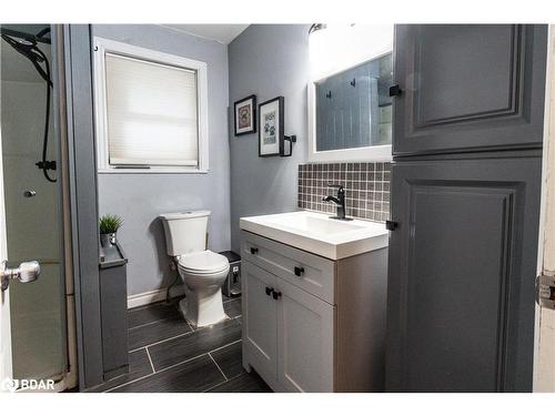 235 Scott Street, Midland, ON - Indoor Photo Showing Bathroom