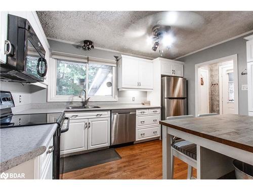 235 Scott Street, Midland, ON - Indoor Photo Showing Kitchen