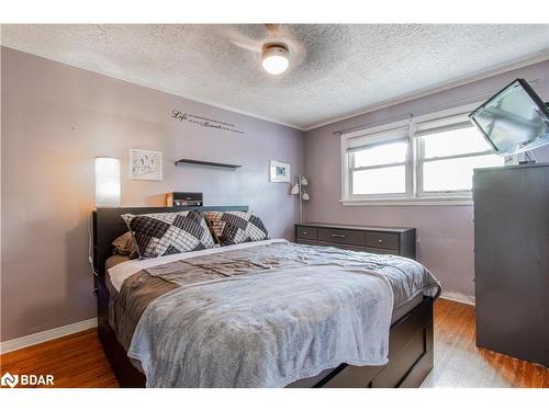 235 Scott Street, Midland, ON - Indoor Photo Showing Bedroom