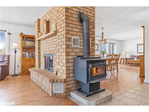 4628 10Th Line, New Tecumseth, ON - Indoor Photo Showing Living Room With Fireplace