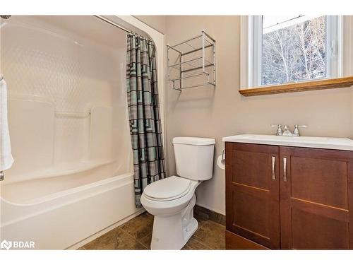 4628 10Th Line, New Tecumseth, ON - Indoor Photo Showing Bathroom