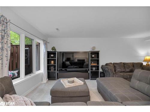 31-7 Briarwood Drive, Alliston, ON - Indoor Photo Showing Living Room