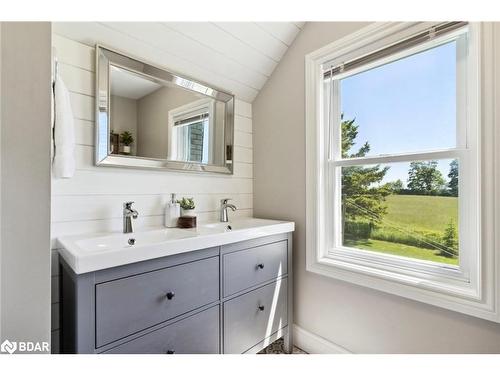 82 Providence Road, Kawartha Lakes, ON - Indoor Photo Showing Bathroom