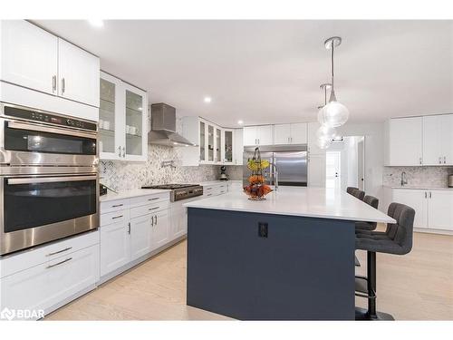 2041 Lilac Drive, Innisfil, ON - Indoor Photo Showing Kitchen With Upgraded Kitchen