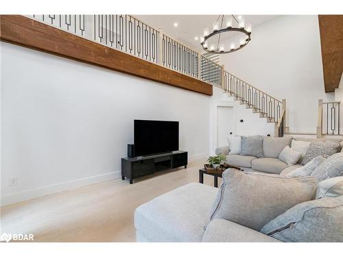 2041 Lilac Drive, Innisfil, ON - Indoor Photo Showing Living Room